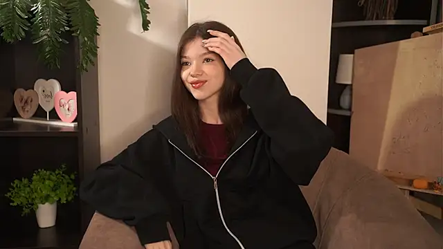 HalleyMedearis online show from December 1, 9:14 am