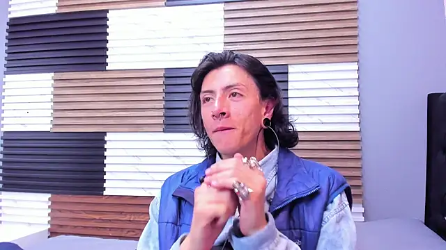 Snapshot of LiamShelby chatting on December 17, 3:12 am LiamShelby online show from December 17, 3:12 am