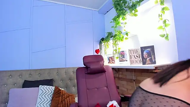 Snapshot of lourenfox chatting on December 17, 12:00 pm lourenfox online show from December 17, 12:00 pm