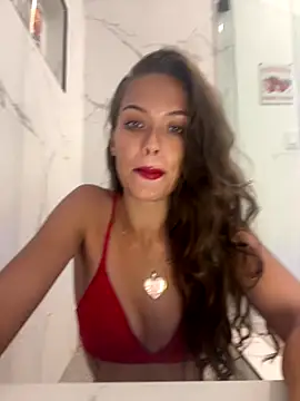 Snapshot of LilyGoldd chatting on December 16, 8:25 pm LilyGoldd online show from December 16, 8:25 pm