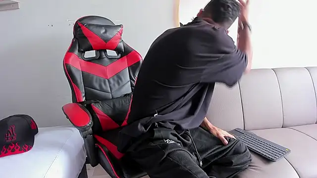 Snapshot of MatthewCullen chatting on December 2, 7:31 pm MatthewCullen online show from December 2, 7:31 pm