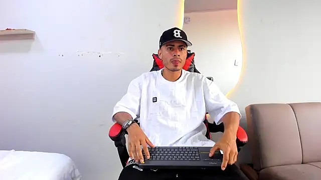 Snapshot of MatthewCullen chatting on December 14, 9:41 pm MatthewCullen online show from December 14, 9:41 pm