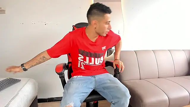 Snapshot of MatthewCullen chatting on December 15, 7:18 pm MatthewCullen online show from December 15, 7:18 pm