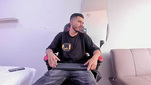 MatthewCullen online show from February 4, 8:03 pm