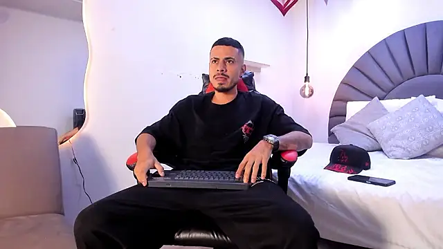 MatthewCullen online show from March 25, 4:07 am