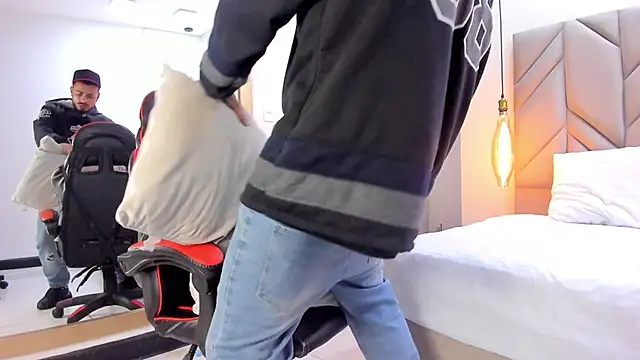 MatthewCullen online show from April 6, 12:08 am