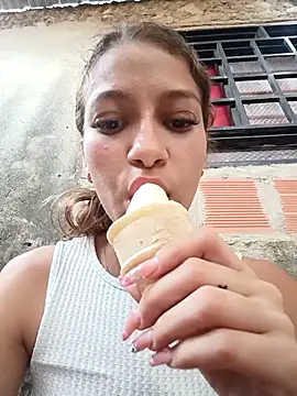 Vanneskk online show from March 18, 7:39 pm