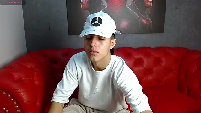 Snapshot of Ethan_Jamees chatting on December 17, 2:45 pm Ethan Jamees online show from December 17, 2:45 pm