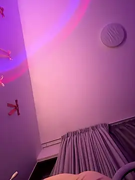 madlynginger online show from January 12, 3:50 pm