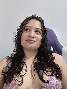 Snapshot of Alana_444 chatting on May 17, 4:32 am Alana 444 online show from May 17, 4:32 am