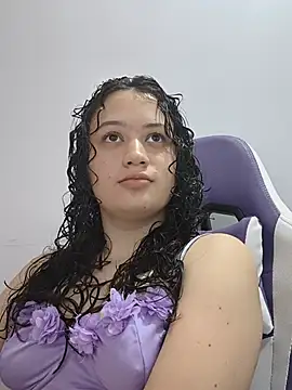 Snapshot of Alana_444 chatting on May 27, 3:36 am Alana 444 online show from May 27, 3:36 am