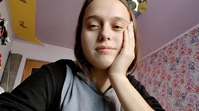 SophieHazely online show from December 5, 1:36 am