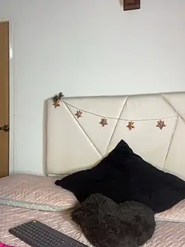 Snapshot of _madisonfoxxx1 chatting on November 30, 12:14 am madisonfoxxx1 online show from November 30, 12:14 am