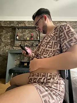 Snapshot of mcylzsd chatting on November 30, 10:41 am mcylzsd online show from November 30, 10:41 am