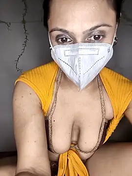 HONEY BEBS online show from February 5, 5:50 pm