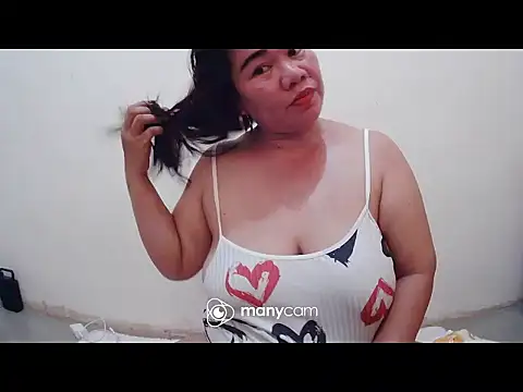 Snapshot of hottiemama69 chatting on June 23, 12:41 am hottiemama69 online show from June 23, 12:41 am