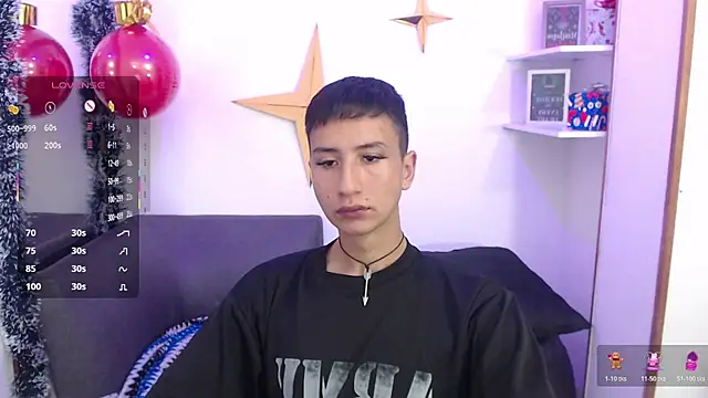 Snapshot of AngelRonson_ chatting on December 16, 4:28 am AngelRonson online show from December 16, 4:28 am