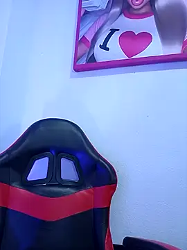 Taylor  Swiftt online show from April 23, 1:18 am