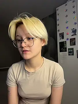 LunaDoreann online show from December 4, 9:07 am