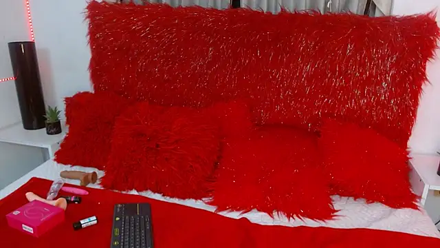 Snapshot of Valery_Roussee01 chatting on December 13, 8:25 pm Valery Roussee01 online show from December 13, 8:25 pm