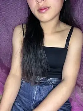 Snapshot of Mayli2x chatting on December 15, 12:53 pm Mayli2x online show from December 15, 12:53 pm