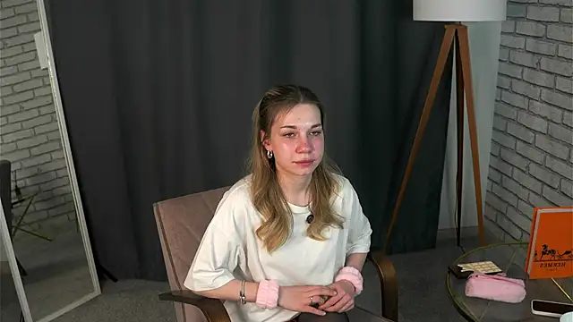 KiaOdonnel online show from December 15, 7:01 am