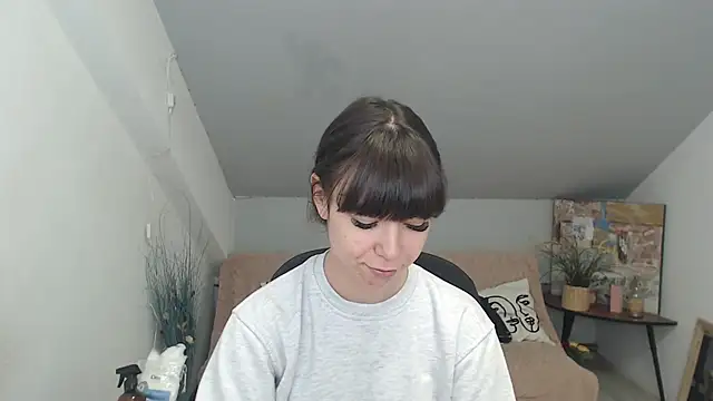 Snapshot of MayaWill chatting on December 4, 12:58 pm MayaWill online show from December 4, 12:58 pm