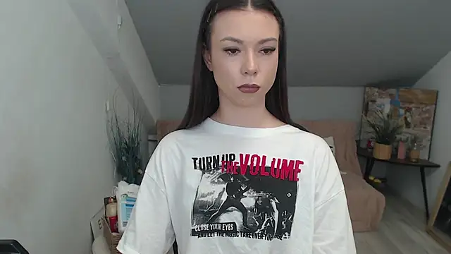 Snapshot of MayaWill chatting on December 17, 8:15 pm MayaWill online show from December 17, 8:15 pm