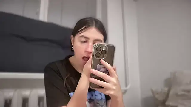 Aphr0ditee online show from March 3, 6:03 pm