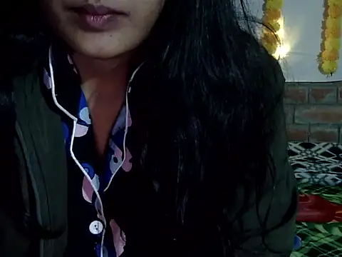 Snapshot of Hot_Princess2000 chatting on December 17, 6:52 am Hot Princess2000 online show from December 17, 6:52 am