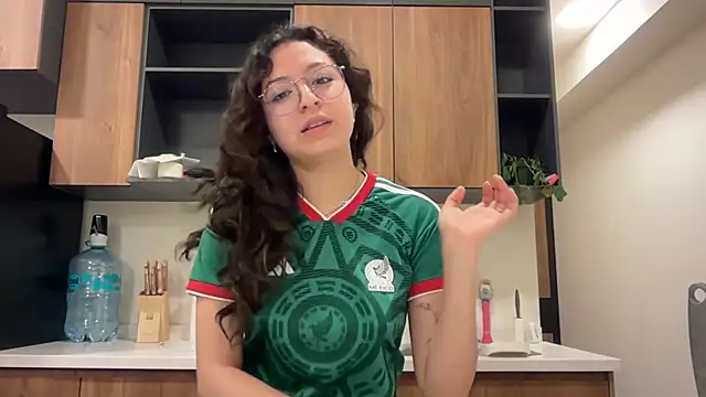 Snapshot of Alicatcua_ chatting on July 2, 2:11 am Alicatcua online show from July 2, 2:11 am