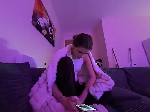 Snapshot of lucyx_xx chatting on February 8, 8:01 pm lucyx xx online show from February 8, 8:01 pm