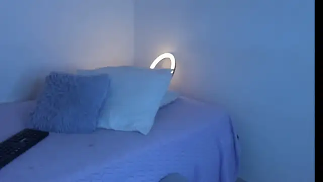 Snapshot of violetaebony chatting on December 15, 10:52 am violetaebony online show from December 15, 10:52 am