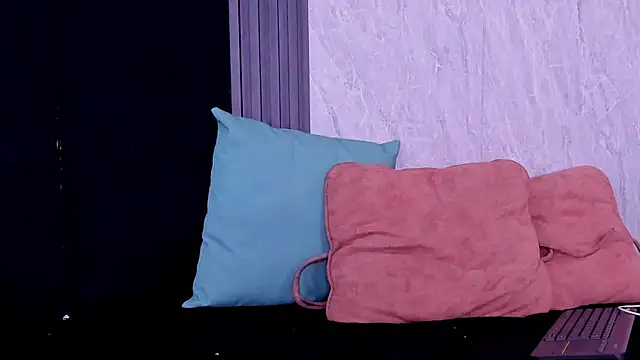 scarlett jhon online show from December 17, 2:23 pm