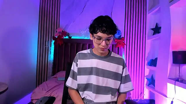 SthepanodiMonaco online show from December 13, 7:53 pm