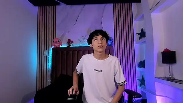 SthepanodiMonaco online show from January 16, 10:25 pm