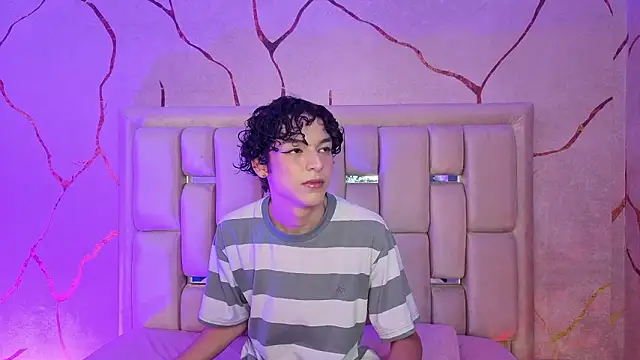 SthepanodiMonaco online show from March 19, 3:32 am