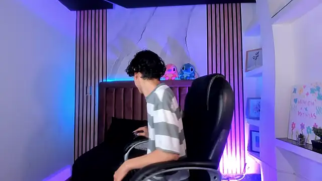 SthepanodiMonaco online show from April 18, 3:21 am