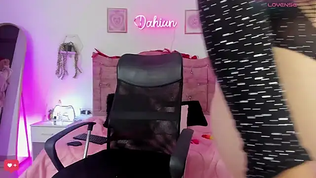 Snapshot of Dahiian0 chatting on December 16, 1:49 pm Dahiian0 online show from December 16, 1:49 pm