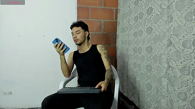 Snapshot of calvin-parker chatting on December 19, 3:13 am calvin-parker online show from December 19, 3:13 am