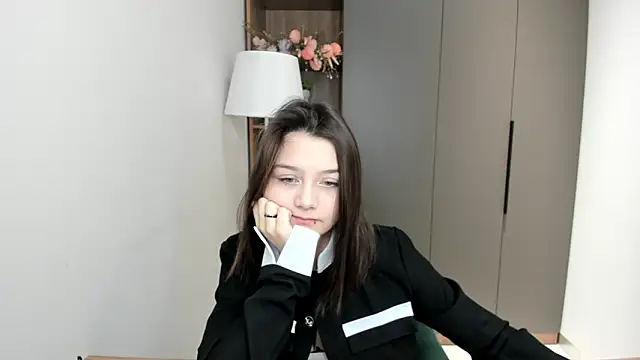 TabethaCaverly online show from December 3, 9:18 am