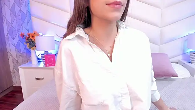 Lizzi Hotman  online show from February 10, 8:35 pm