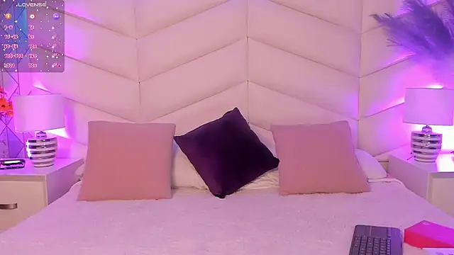 Lizzi Hotman  online show from March 30, 8:32 pm