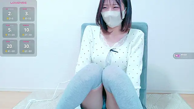 Snapshot of LUNA_BABY25 chatting on December 16, 2:05 am LUNA BABY25 online show from December 16, 2:05 am