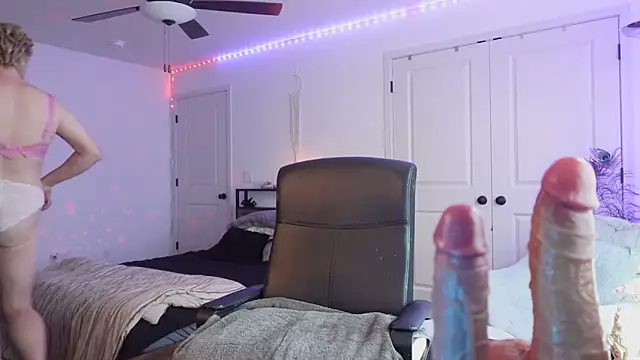 Mona The MILF online show from December 3, 8:18 pm