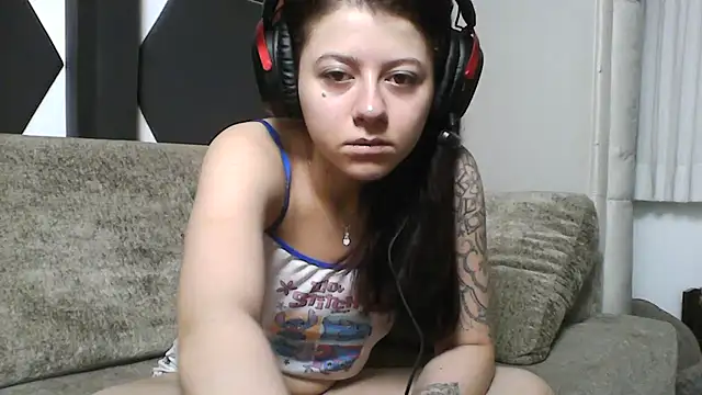 Snapshot of GabriellaManhas chatting on January 18, 1:48 pm GabriellaManhas online show from January 18, 1:48 pm