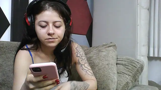 Snapshot of GabriellaManhas chatting on January 19, 1:53 am GabriellaManhas online show from January 19, 1:53 am