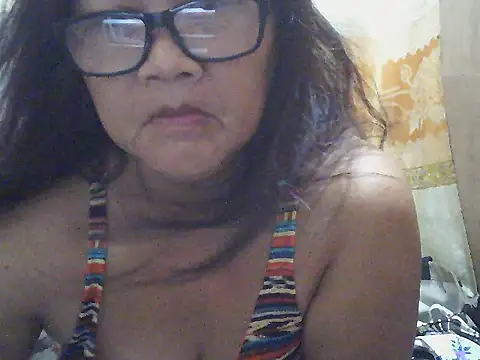 Snapshot of fireflower70 chatting on May 21, 10:50 pm fireflower70 online show from May 21, 10:50 pm