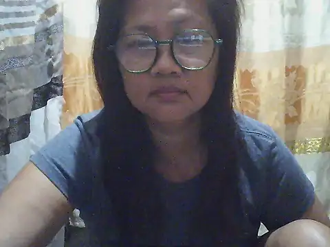 Snapshot of fireflower70 chatting on May 22, 11:32 pm fireflower70 online show from May 22, 11:32 pm