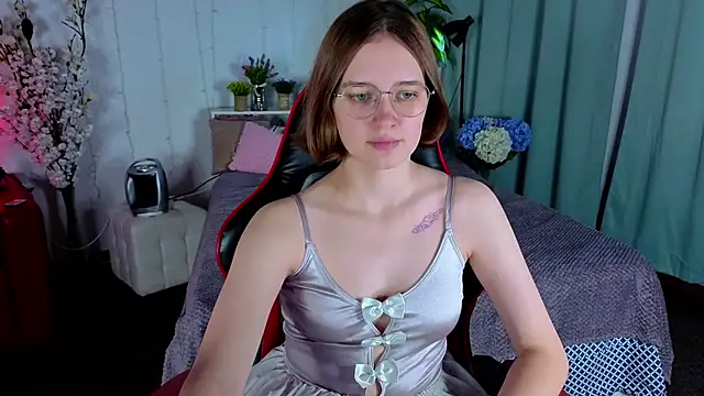 Snapshot of Mia_Mooore chatting on January 17, 1:16 pm Mia Mooore online show from January 17, 1:16 pm